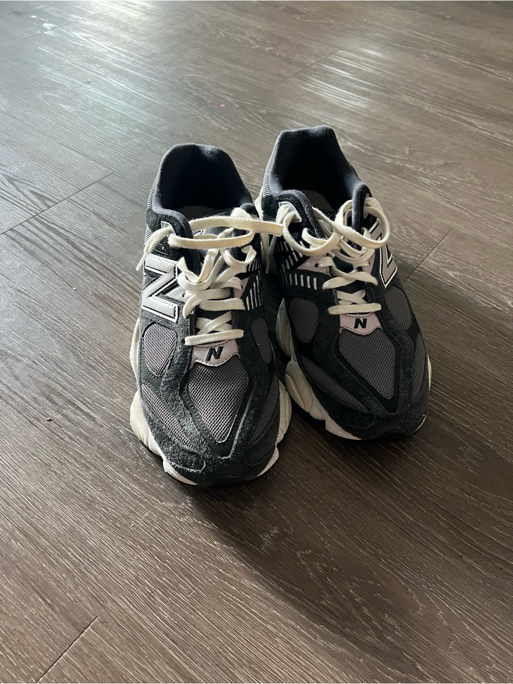 New Balance Men's Black and White Retro-Style Running Sneakers 9060
